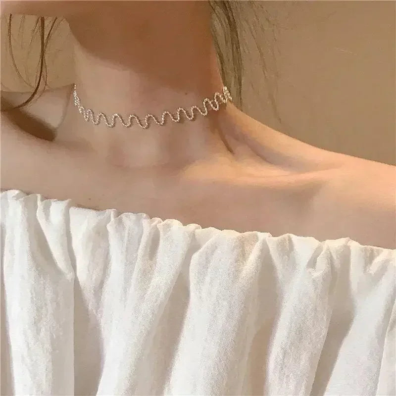 Gümüş Renk Kalp Kolye | Kadın Zarif Kalpli Kolye | Günlük ve Parti Kombinleri İçin Şık Takı | Love Heart Charm Necklace