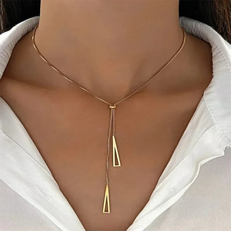 Gümüş Renk Kalp Kolye | Kadın Zarif Kalpli Kolye | Günlük ve Parti Kombinleri İçin Şık Takı | Love Heart Charm Necklace