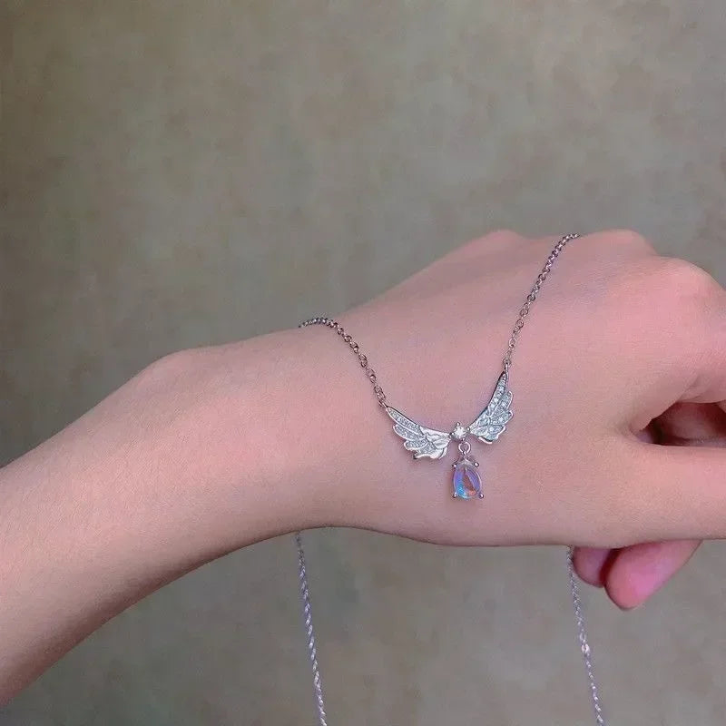 Gümüş Renk Kalp Kolye | Kadın Zarif Kalpli Kolye | Günlük ve Parti Kombinleri İçin Şık Takı | Love Heart Charm Necklace