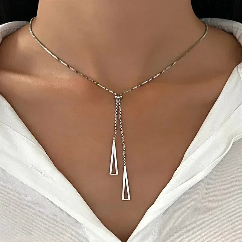 Gümüş Renk Kalp Kolye | Kadın Zarif Kalpli Kolye | Günlük ve Parti Kombinleri İçin Şık Takı | Love Heart Charm Necklace